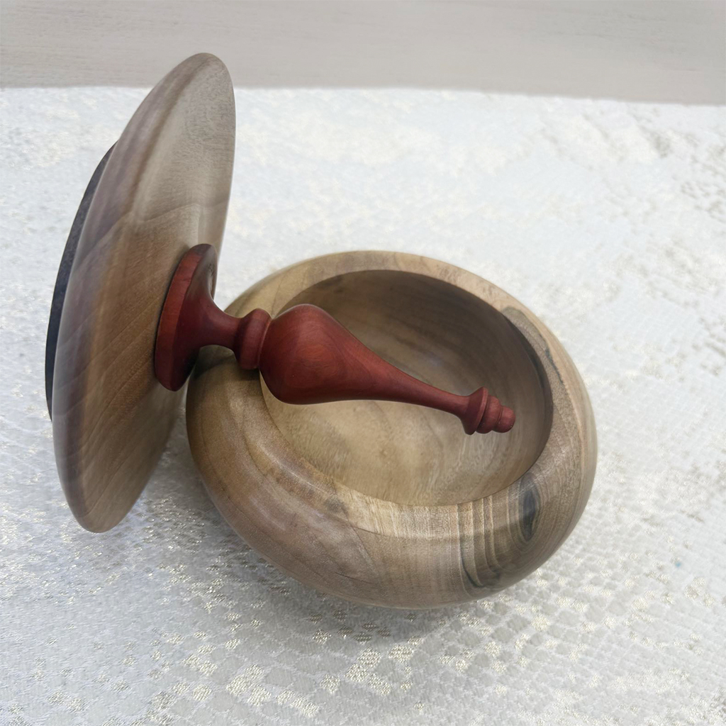 طراحی و ساخت انواع مصنوعات چوبی